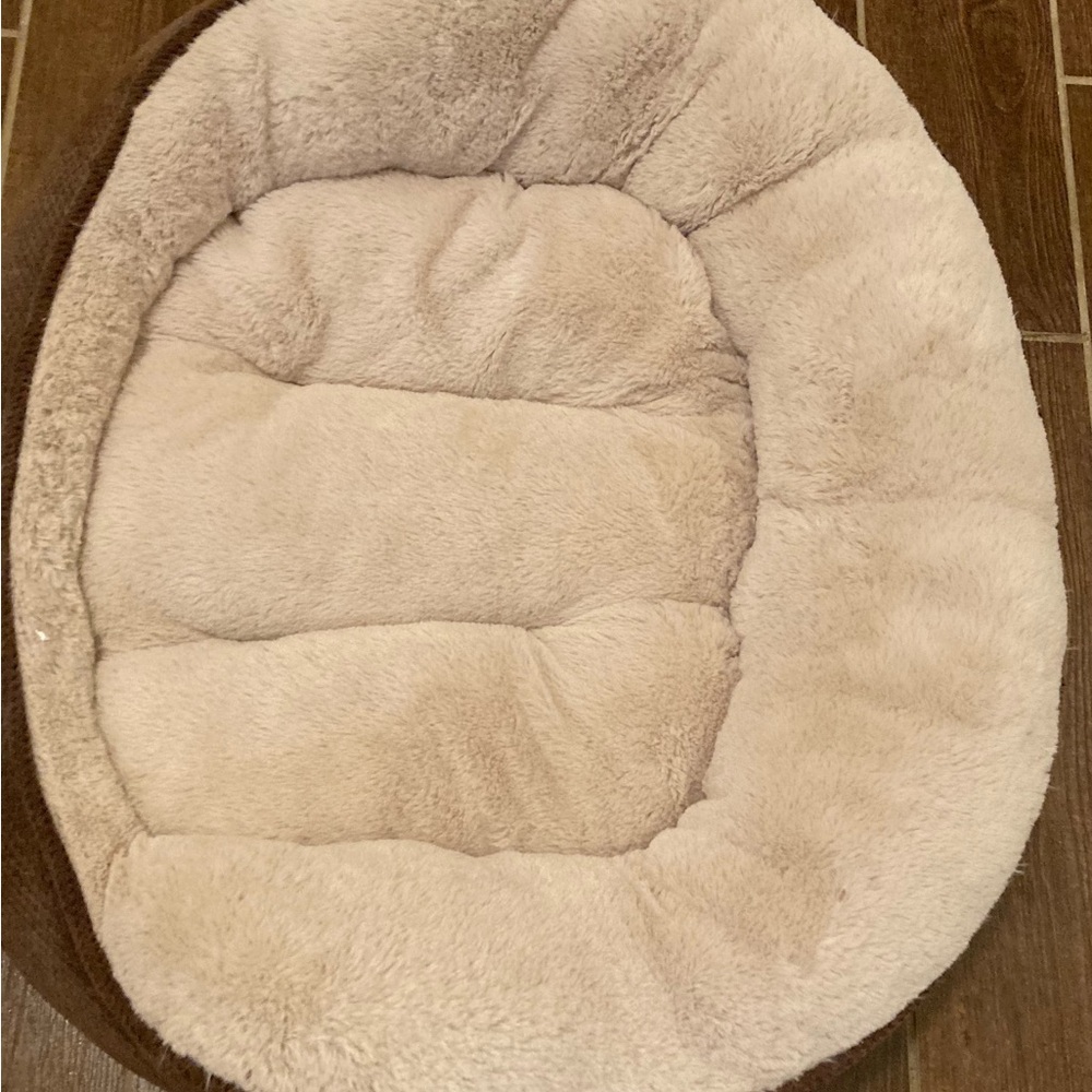 Cozy Cream Pet Bed Very Soft and Warm